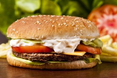 Гамбургеры оказались самым популярным блюдом во Франции