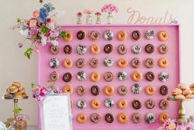 Стена из пончиков – новый свадебный тренд