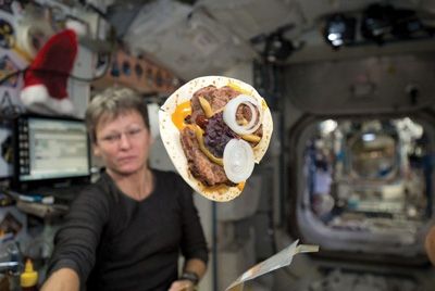 Ученые разрабатывают специальный хлеб без крошек для астронавтов