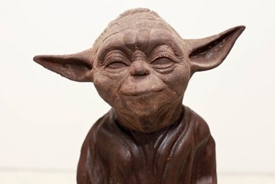 Шоколадная скульптура Мастера Йоды за 4500$