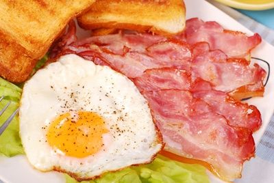 Вегетарианцев разозлил завтрак британских полицейских