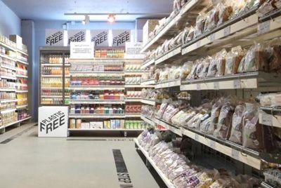 В голландском супермаркете появился отдел с продуктами без пластиковой упаковки