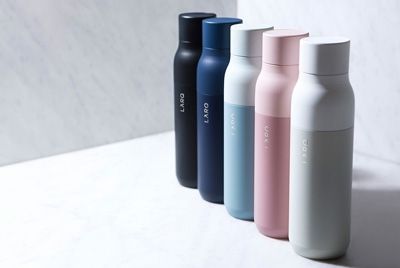 Американский стартап представил самоочищающуюся бутылку воды