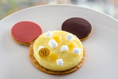 Парижский Диснейленд угощает десертом, посвященным 90-летию Микки Мауса