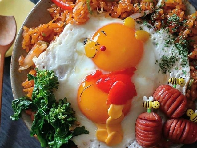 Японка готовит потрясающие завтраки из яиц для своих дочерей