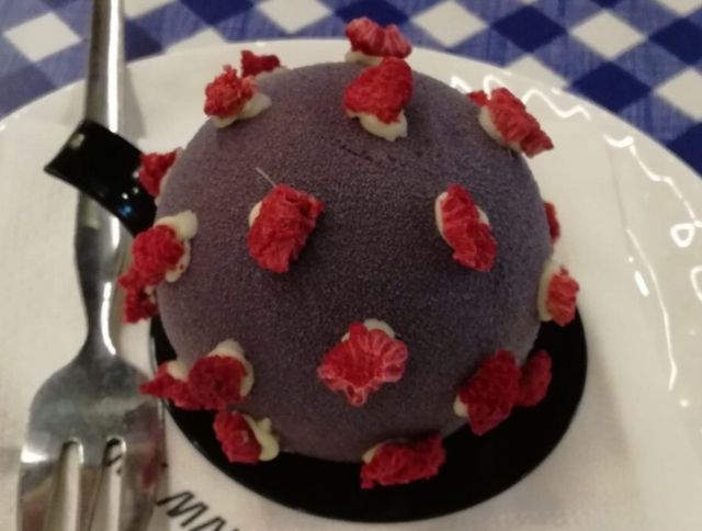 В пражском ресторане появился десерт в форме коронавируса