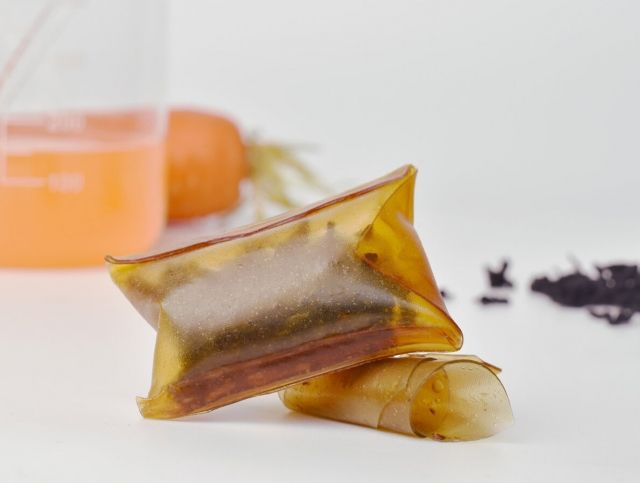 Китайский дизайнер создал съедобную пищевую упаковку из водорослей
