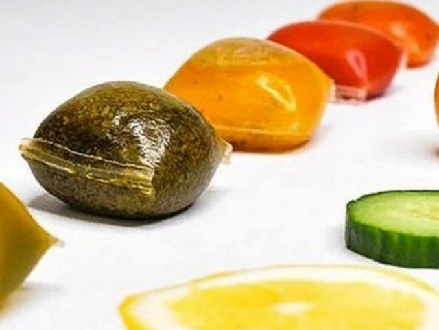 Лондонский стартап создал съедобную упаковку для соусов из водорослей