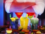 В Великобритании растет популярность коктейльных zoom-вечеринок