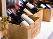 В Швейцарии именинникам на 100-летие вручают 100 бутылок вина