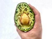 Итальянский художник создает искусство из авокадо 