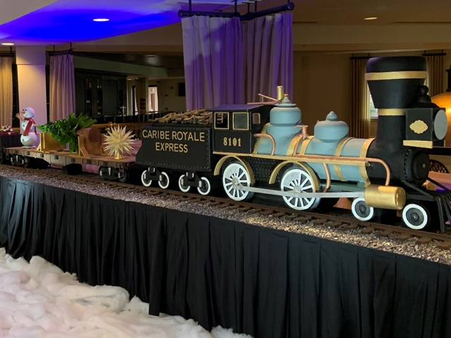 Кондитер сделал 10-метровую модель поезда полностью из шоколада