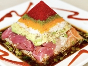 В ресторане Атланты готовят суши в виде разноцветной пирамиды
