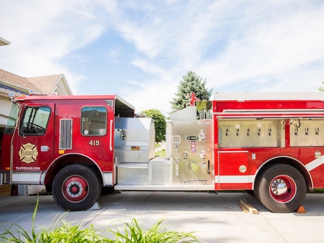 Житель Огайо превратил пожарную машину в мобильную пивную