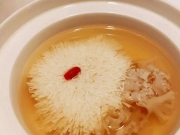 Суп с тофу в виде цветка гортензии готовят в Гонконге