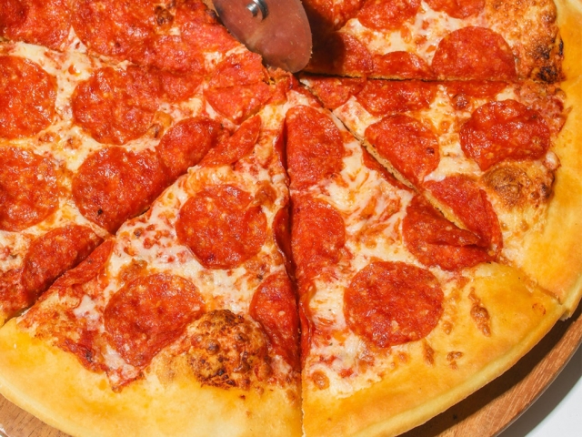 Безумно гигантского размера пицца попала в Книгу рекордов Гиннесса