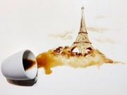 Художник использует пролитый кофе для создания картин