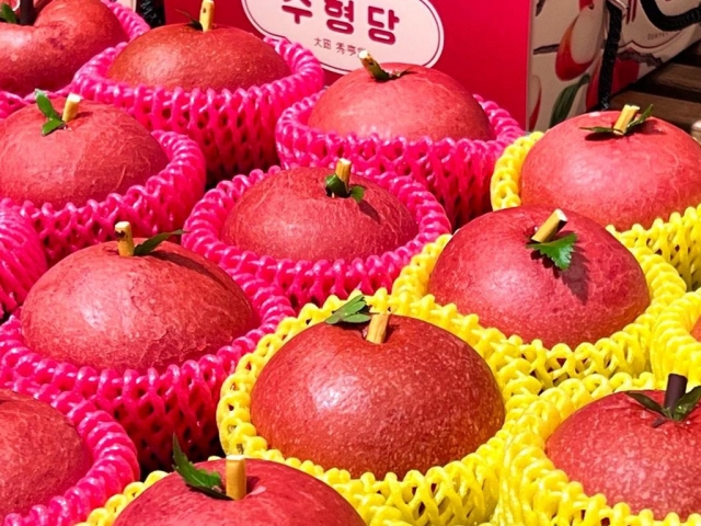 В корейской пекарне готовят булочки, которые выглядят как настоящие яблоки