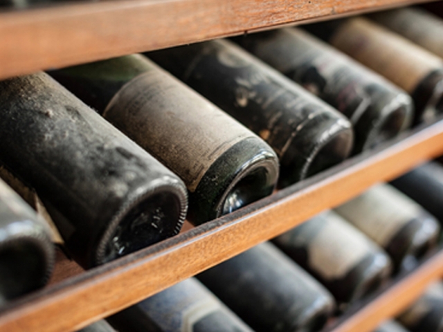 В парижском ресторане пропало винтажное вино на сумму 1,5 млн евро