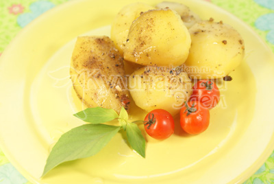 Молодой картофель запеченный в фольге со специями 