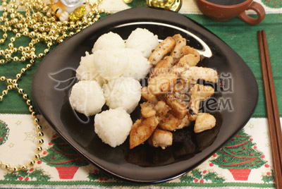 Рисовые «снежки» с курицей