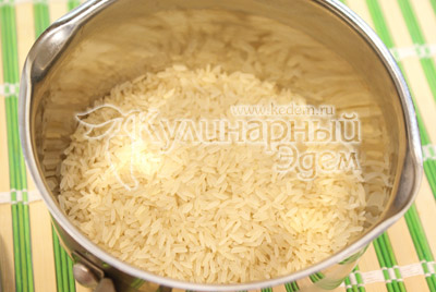 Сварить рисовую кашу на воде. Немного посолить