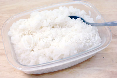 Рис отварить на пару, добавить соли по желанию