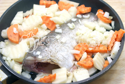  - Толстолобик тушеный с овощами. Фото рецепт приготовление толстолобика тушеного с овощами. 