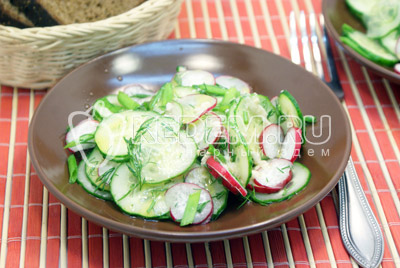 Салат из редиса с огурцом