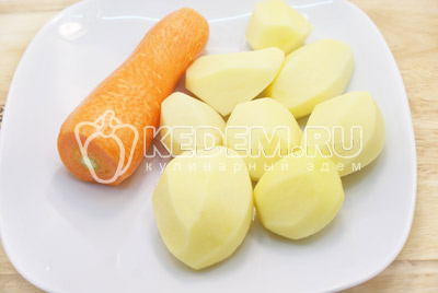 Картофель и морковь очистить