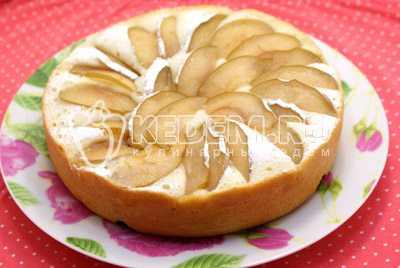 Пирог с яблоками и вишней в мультиварке