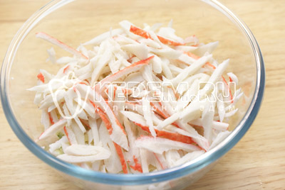 Рецепт приготовления салата из кальмаров, огурцов и моркови