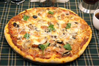 Итальянская пицца готова