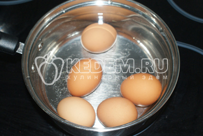 Яйца отварить