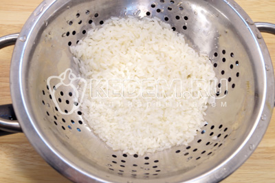 Рис отварить до полу готовности и промыть