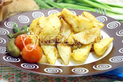 Картофель дольками в духовке готов