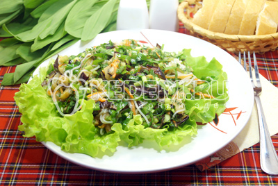 Салат с фунчозой и баклажанами «Бенджи» готов