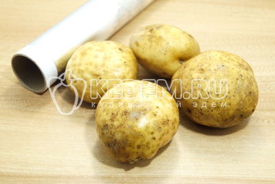 Картофелины хорошо промыть и обсушить.