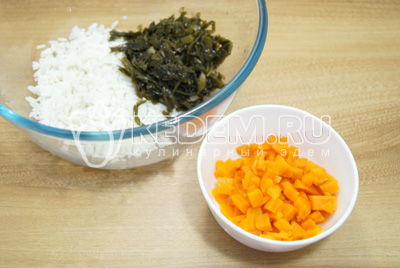 Добавить кубиками нарезанную отварную морковь. Салат с рисом и рыбными консервами