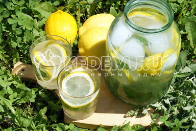 Домашний лимонад с лимоном и мятой