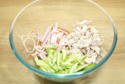 Ингредиенты для слоеного салат с сайрой:
