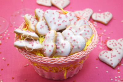 Песочное печенье в белом шоколаде «Валентинки» готово