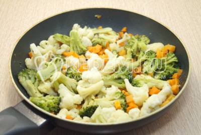 Как приготовить вкусную замороженную овощную смесь на сковороде: рецепты и советы