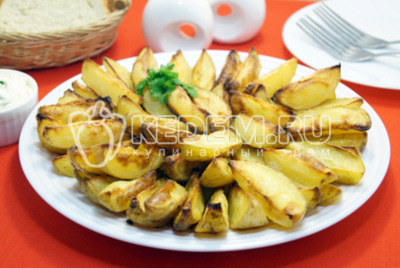 Картофель дольками запеченный в духовке готов