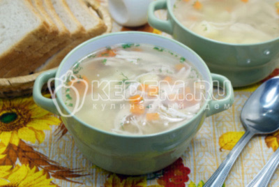 Куриный суп с вермишелью и картошкой готов