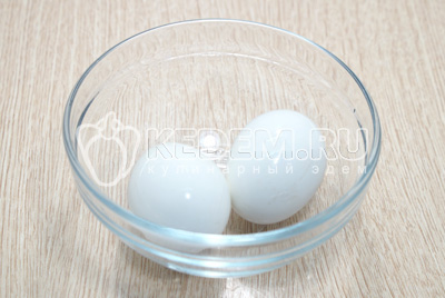 2 яйца отварить остудить и очистить.
