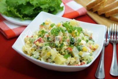 Салат с крабовыми палочками и картофелем
