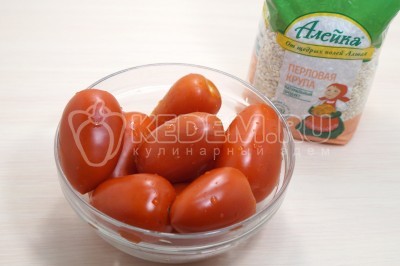 500 грамм спелых помидоров хорошо вымыть.
