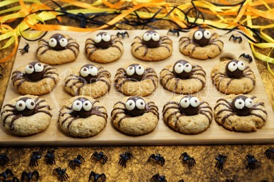 Печенье паучки на Хэллоуин готово