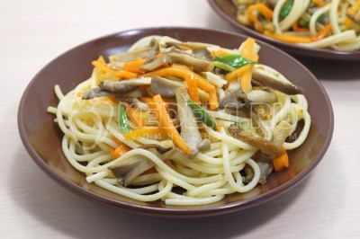 Спагетти с вешенками с сливочном соусе